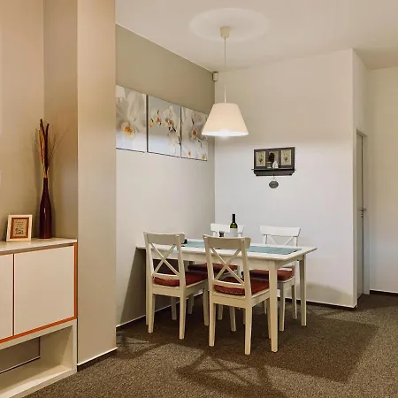 아파르트마니 야스나 쇼포트 *